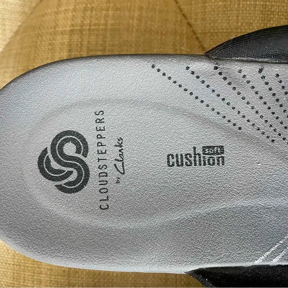 Clark’s Cloudsteppers Wedge Flip Flops - Picture 3 of 6